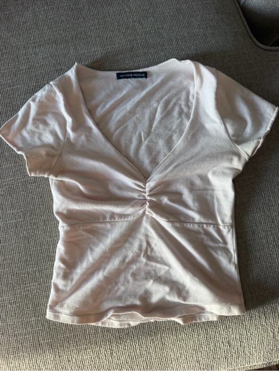 Brandy Melville Tops - Brandy Melville Cream Ruched V-Neck Short Sleeve Top